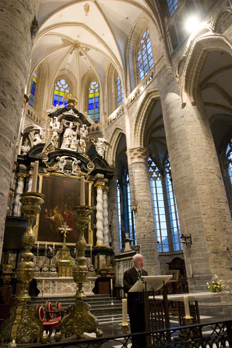 002 OPENING SINT NIKLAASKERK - TOESPRAAK VAN DE DEKEN
Jules De Bruycker - Thuis in de Sint-Niklaaskerk
 Gent 17/10/2008 - 06/12/2008 
