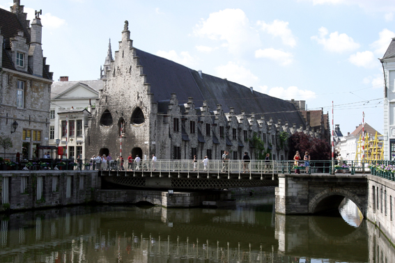 144 HET GROOT VLEESHUIS

