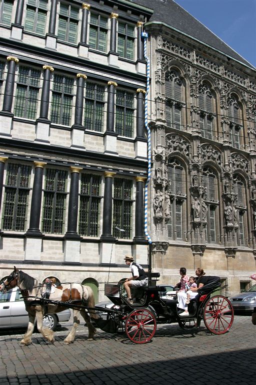 157 HET STADHUIS
