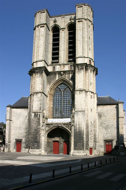 195 ST. MICHIELSKERK
De kerk waar Jules De Bruycker werd gedoopt
