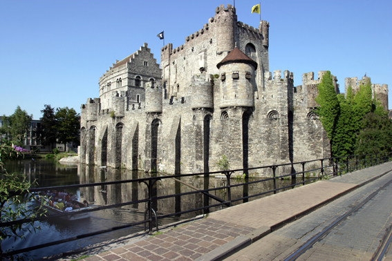 140 HET GRAVENSTEEN
Belangrijkste monument in Vlaanderen
