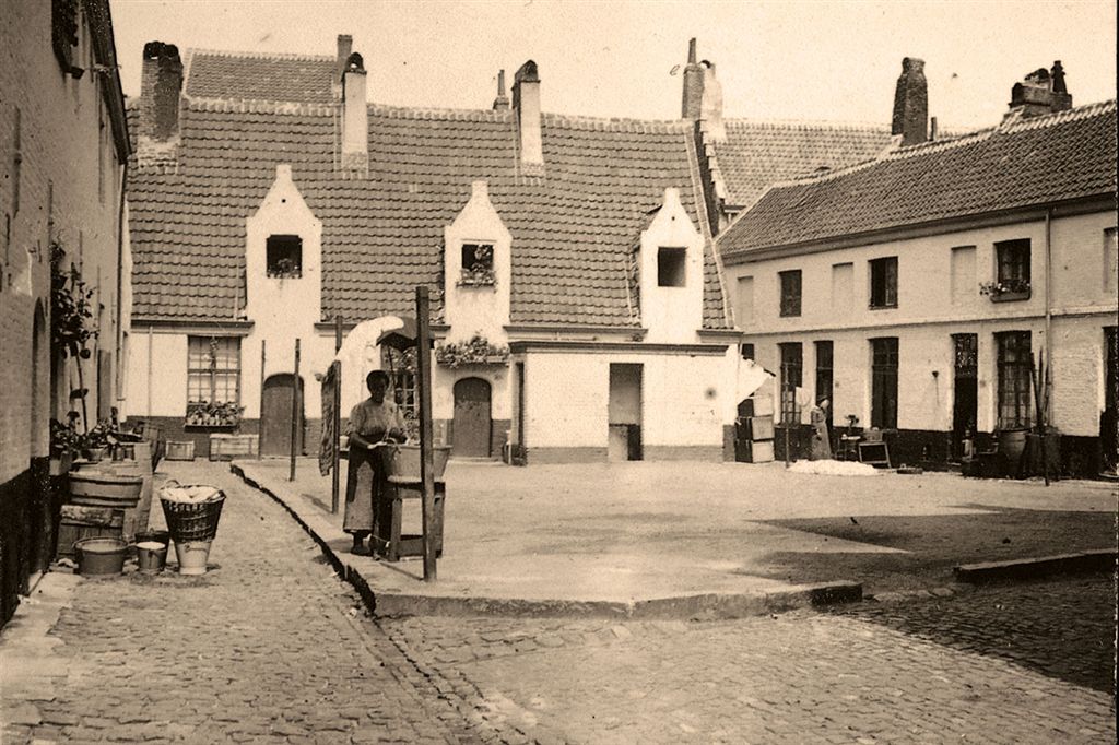 030 HUIS VAN ALIJN
Het Alijnshospitaal voor de verbouwing tot museum
