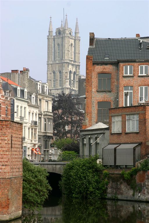 074 DE HUIDEVETTERSKAAI
Op de achterzijde de St. Baafskathedraal
