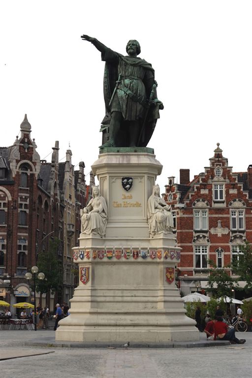 114 DE VRIJDAGMARKT
Standbeeld Jacob Van Artevelde
