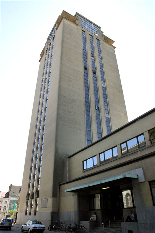 053 DE BOEKENTOREN VAN DE URNIVERSITEIT
Gebouwd door Henri Van De Velde
De 4de toren van Gent
