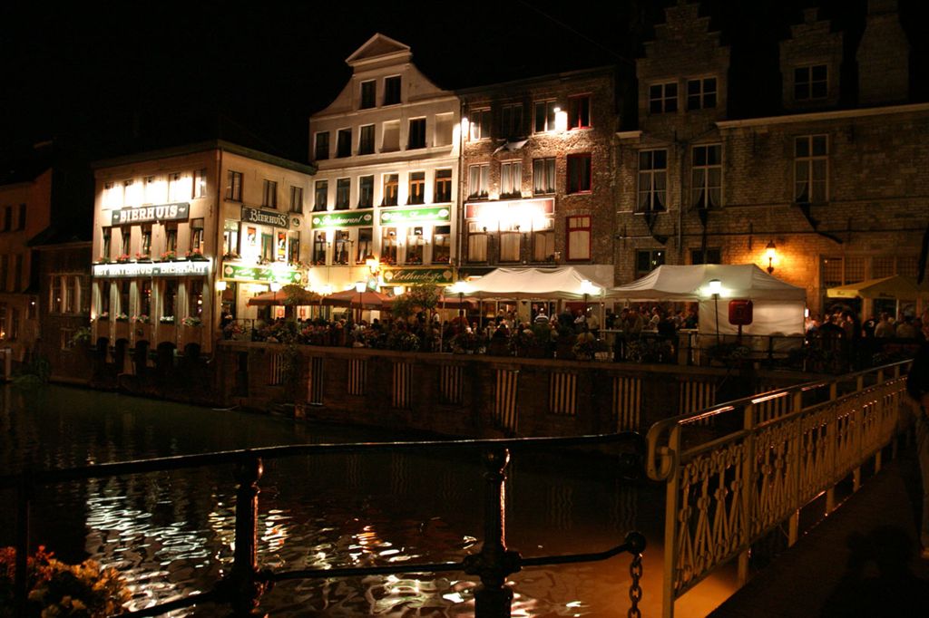 120 GENTSE FEESTEN
Tegenover de Groentenmarkt
