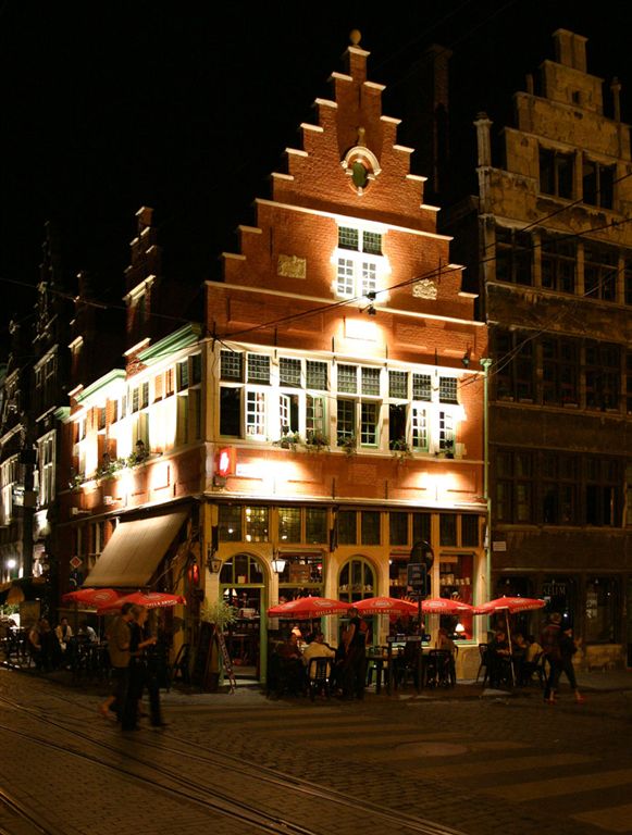 169 HET VEERLEPLEIN // PLACE ST. PHARAILDE
