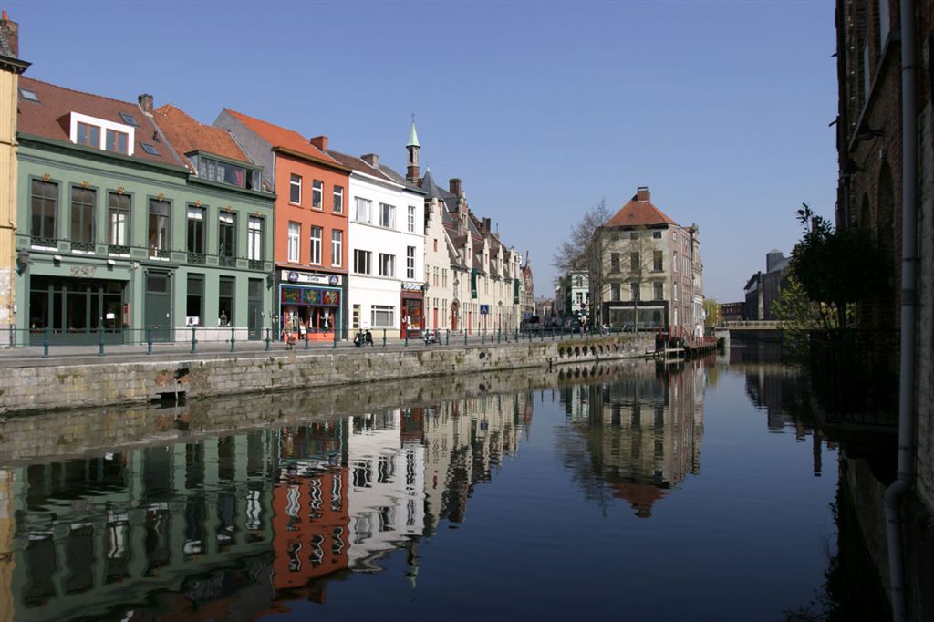 084 DE KRAANLEI
Daar is het museum Huis Van Alijn gevestigd (museum van volkskunde)
