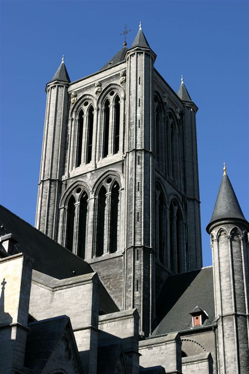 198 ST. NIKLAASKERK
De kerk van Jules De Bruycker
Daar maakte hij zijn belangrijkste werken
